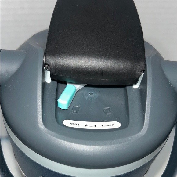 Owala Dark Blue Insulated Water Bottle with Straw 40oz (1185ml) - Picture 3 of 12